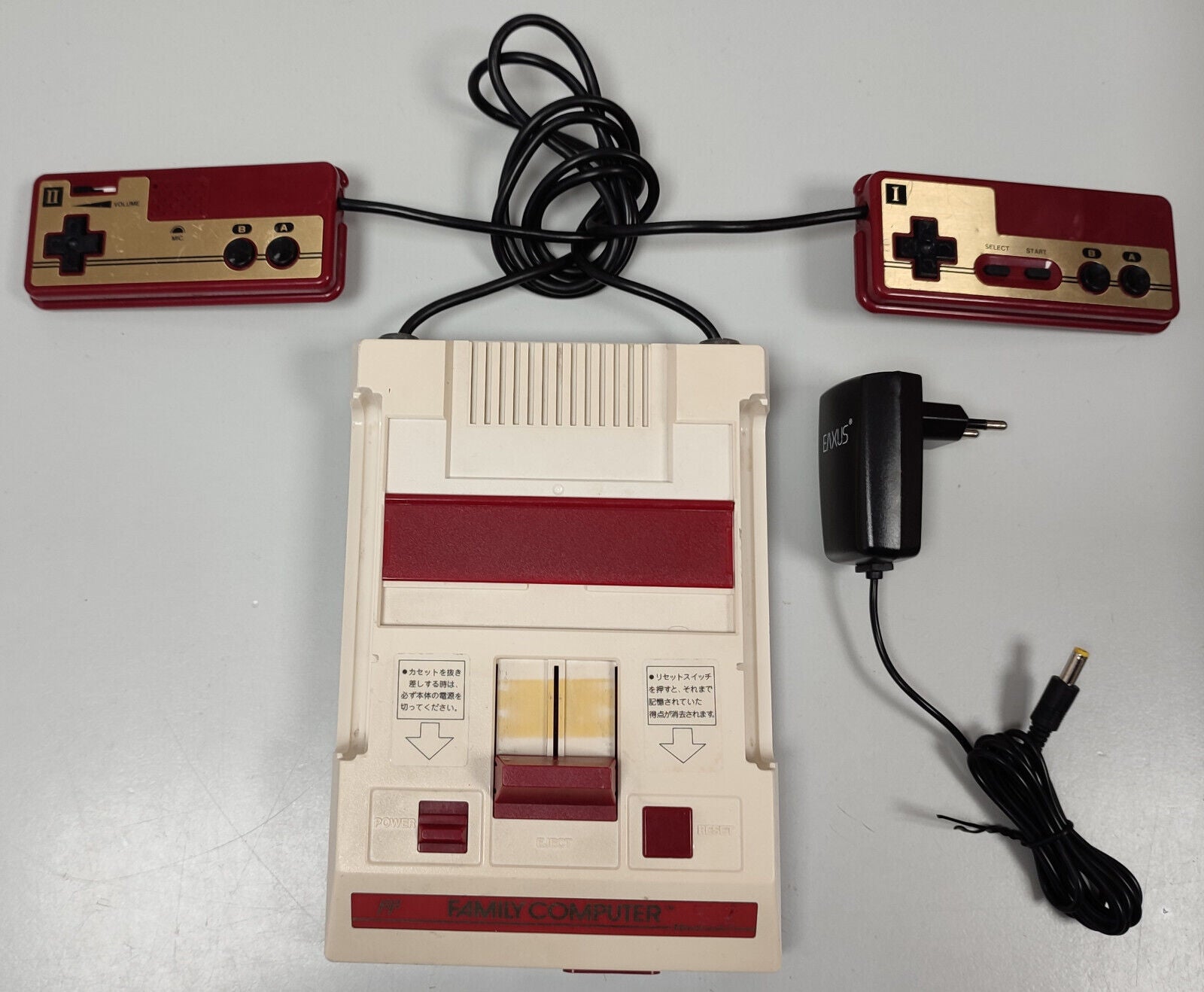 Konsole Family Computer + 2 Orignal Controller (JP)