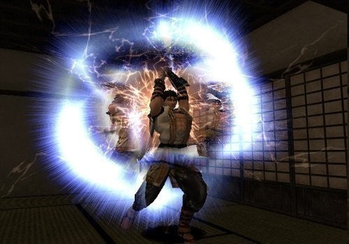 Der männliche Charakter führt eine Spezialattacke aus, umgeben von einem leuchtenden blauen Energiefeld.