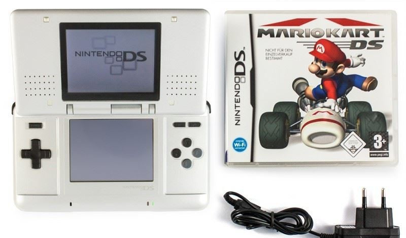 Konsole silber / platin + MARIO KART DS Spiel + Netzteil