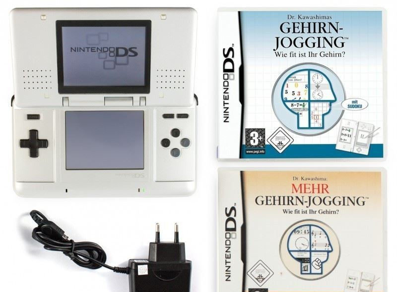 Konsole silber / platin + 2 DR. KAWASHIMA Spiele + Netzteil