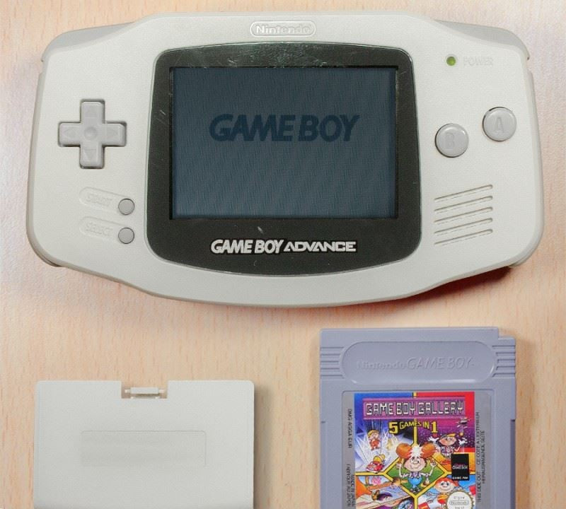 Konsole weiß + Spiel GB Gallery 5in1
