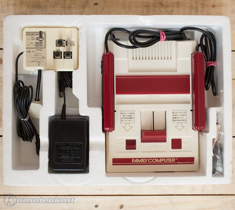 Konsole Family Computer + 2 Original Controller (JP)