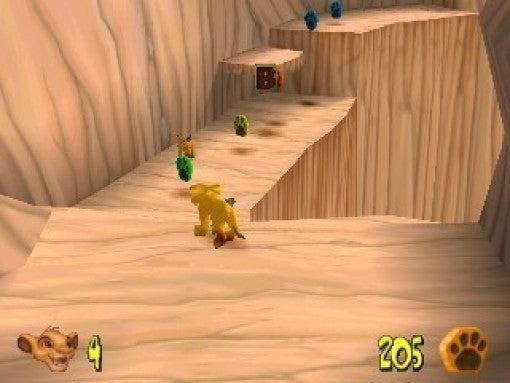 Der junge Simba läuft einen gewundenen Felsenpfad entlang und sammelt bunte Pfotenabdrücke.