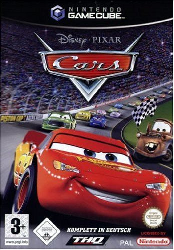 Das Cover von Disney Cars für GameCube zeigt Lightning McQueen und Hook auf einer Rennstrecke, USK ab 3.