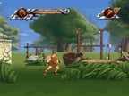 Hercules steht auf einer Wiese, im Hintergrund sind Holzbauten und ein zerbrochener Topf zu sehen.