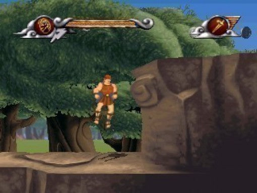 Hercules springt in der Luft neben einer großen Felsformation und grünen Bäumen.