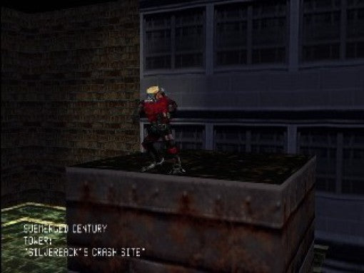 Duke Nukem steht auf einer Kiste vor einem dunklen Gebäude, mit Textanzeigen zu einem Turm und einer Absturzstelle.