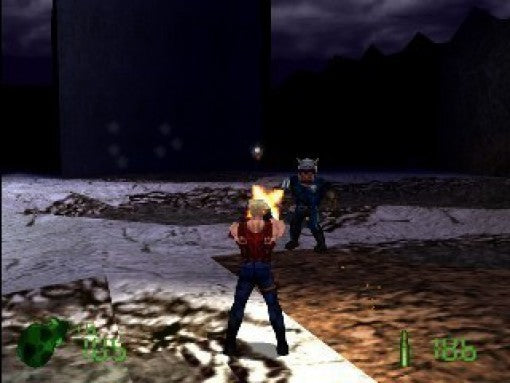 Duke Nukem schießt mit einer Waffe auf einen Gegner in blauer Uniform und Helm in einer dunklen Umgebung.