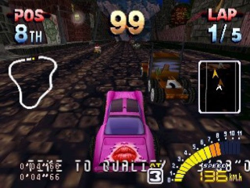 Ein pinkes Rennauto mit Lippen-Design fährt in Explosive Racing auf der PS1 über eine Pflasterstraße.