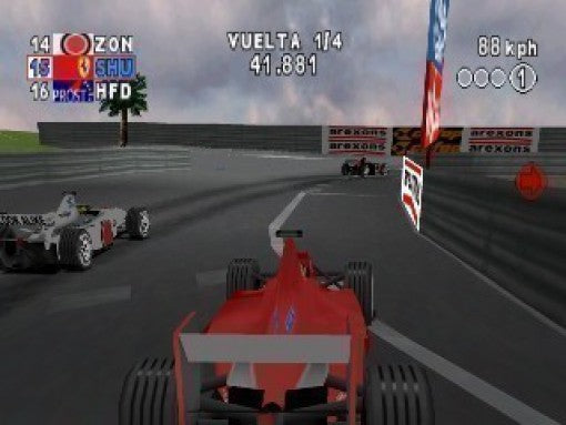 Ein roter Formel-1-Wagen fährt auf einem Landkurs durch eine Kurve, ein weiterer Rennwagen ist links zu sehen.