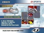 Ein Menübild zeigt die Streckenauswahl für Silverstone mit der britischen Flagge und Streckeninformationen.