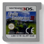 Das Modul von Farming Simulator 2012 3D für Nintendo 3DS zeigt einen grünen Traktor vor einer Scheune.