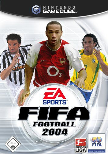 Das Cover von FIFA Football 2004 für GameCube zeigt die Fussballspieler Henry, Ronaldinho und Totti, USK ab 0.