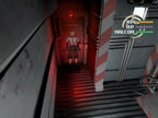 Der blonde Protagonist steht am oberen Ende einer Treppe, die in rotes Licht getaucht ist.