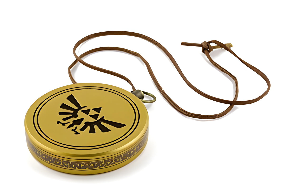 Die Rückseite der Kompass Uhr von Hyrule Warriors: Legends Limited Edition + Kompass Uhr zeigt das Triforce-Symbol.