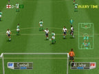 International Superstar Soccer Pro 98 zeigt eine Spielszene mit mehreren Spielern auf dem Fussballfeld.