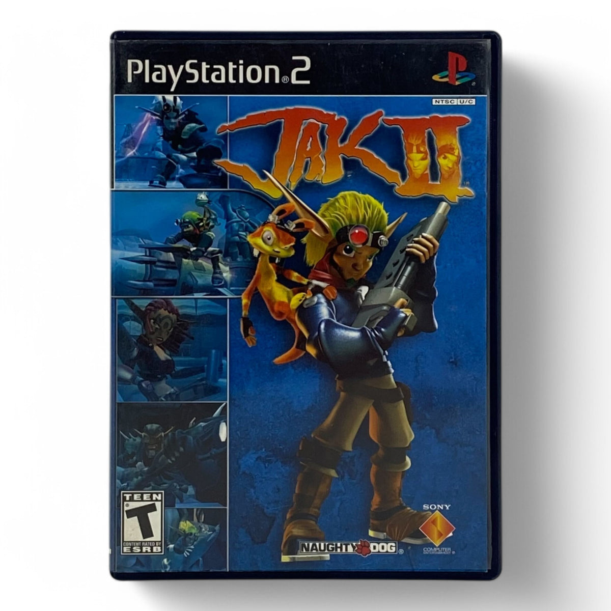 Das Cover von Jak II für PS2 zeigt Jak mit Daxter auf der Schulter, eine Waffe haltend, umgeben von Szenen.