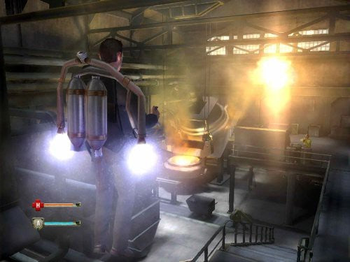 James Bond fliegt mit einem leuchtenden Jetpack durch eine Industriehalle mit einem Schmelzofen.