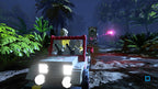 Eine Szene aus LEGO Jurassic World zeigt ein Auto, das nachts vor einem T-Rex flieht.