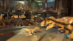 Ein großer und ein kleiner Dinosaurier stehen in LEGO Jurassic World in einem Museum.