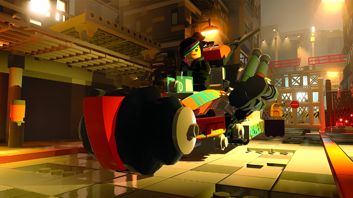 Wyldstyle fährt in LEGO The Movie: Videogame auf einem Motorrad durch eine dunkle Stadtgasse.