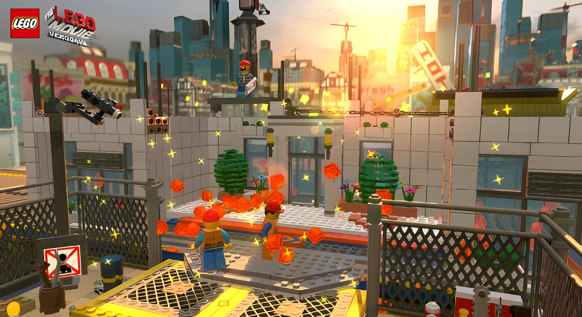Eine Szene aus LEGO The Movie: Videogame zeigt eine Baustelle mit explodierenden Objekten und Figuren.