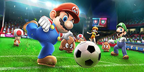 Mario Sports: Superstars zeigt Mario beim Fussballspielen mit Goombas und Luigi auf dem Feld.
