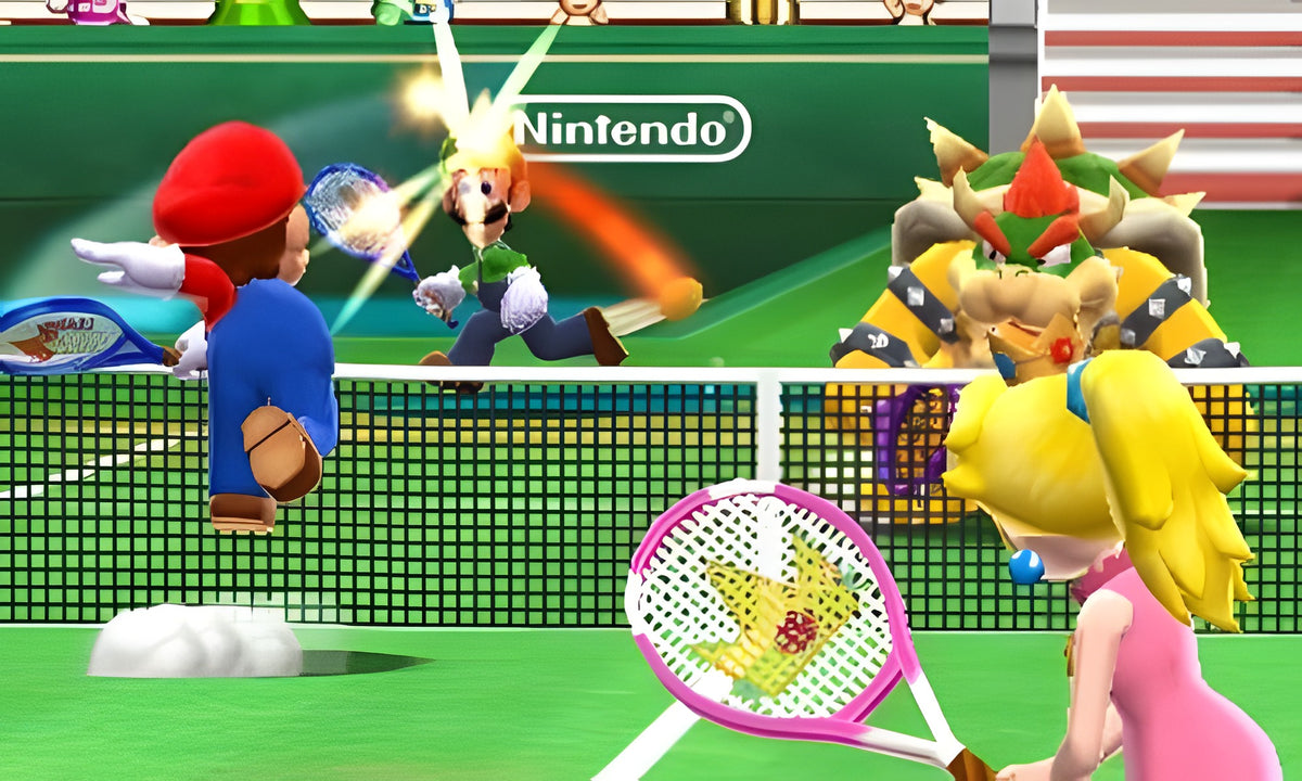 In Mario Tennis: Open spielen Mario und Luigi Doppel gegen Bowser und Peach auf einem Tennisplatz.