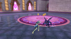 Eine Figur kämpft in Monster High: 13 Wünsche gegen ein dunkles Fabelwesen in einem Dungeon.