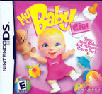 Das Cover von My Baby Girl für Nintendo DS zeigt ein lächelndes Baby in einem pinken Kleid mit Spielzeug.