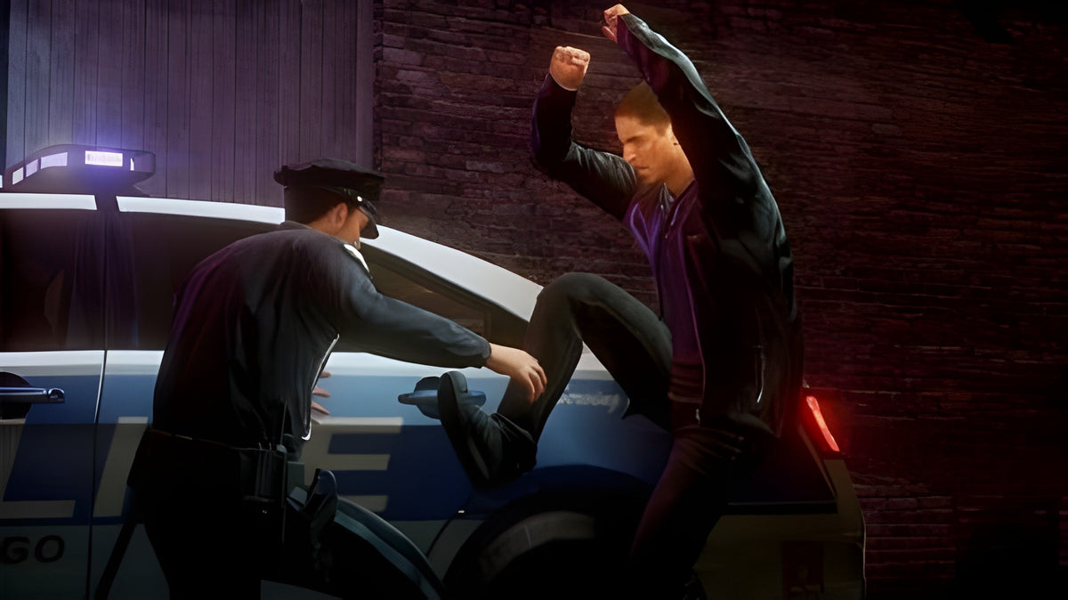 Ein Polizist verhaftet in Need for Speed: The Run einen Mann auf einem Polizeiauto.