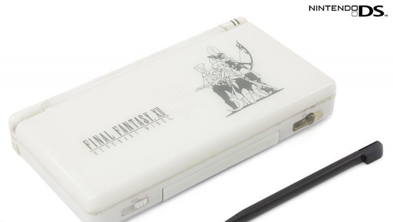 Konsole weiß Final Fantasy XII Revenant Wings Edition + Netzteil