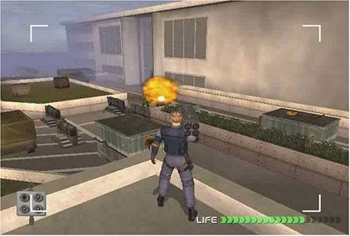 Eine Spielfigur steht auf einem Dach und feuert eine Waffe ab, die eine Explosion verursacht.
