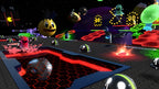 Pac-Man 2 und die Geisterabenteuer für Nintendo 3DS zeigt eine Weltraum-Arena mit Pac-Man und Geistern auf roten Plattformen.