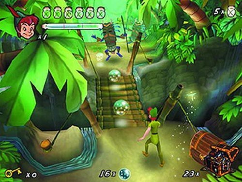 Peter Pan springt in einem Dschungel-Level über eine Holzbrücke, während ein Gegner auf der Brücke wartet.