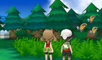 Zwei Trainer stehen in Pokemon: Alpha Saphir / Alpha Sapphire NV 4 in einem Wald mit Schmetterlingen.