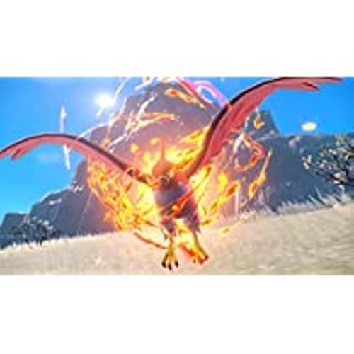 Ein großes, rotes Pokémon mit feuriger Aura fliegt vor einem hellen Himmel über eine karge Ebene.
