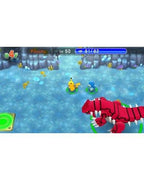 Pikachu und ein blaues Pokemon kämpfen in einem Dungeon gegen ein großes rotes Groudon.