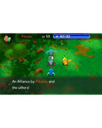 Pikachu und zwei weitere Pokemon stehen in einem Waldgebiet, darunter ein Textfeld mit englischem Text.