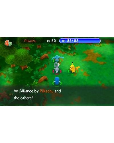 Pikachu und zwei weitere Pokemon stehen in einem Waldgebiet, darunter ein Textfeld mit englischem Text.