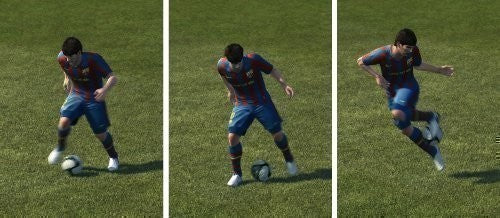 Drei Spielszenen zeigen Lionel Messi im blauen Trikot beim Dribbeln eines Fußballs auf grünem Rasen.