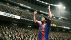 Lionel Messi im Trikot des FC Barcelona jubelt in einem voll besetzten Stadion mit erhobenen Armen.