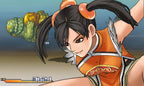 In Project X Zone kämpft Chun-Li mit einem Tritt gegen einen grünen, steinartigen Gegner.