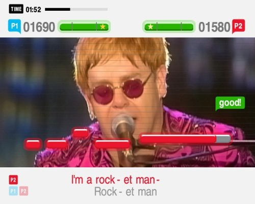 Elton John singt in einem pinken Anzug mit Sonnenbrille am Mikrofon, dazu der Songtext "I'm a rock-et man".