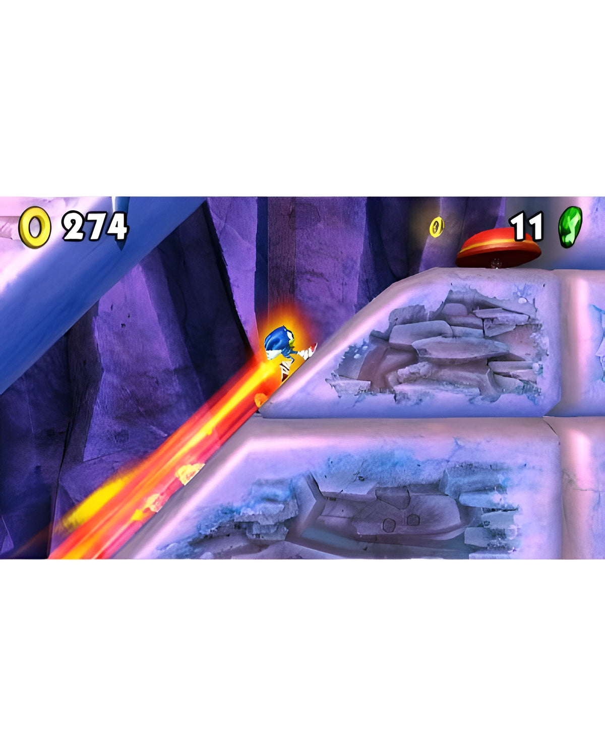 In Sonic Boom: Feuer & Eis rast Sonic mit einem Feuerschweif durch eine eisige Schlucht.
