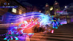 Sonic als Werwolf kämpft nachts in einer Stadt gegen zwei leuchtende Monster mit lila Effekten.