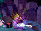 SpongeBob Schwammkopf ist in einer Unterwasserhöhle mit lila Felsen und Korallen zu sehen.