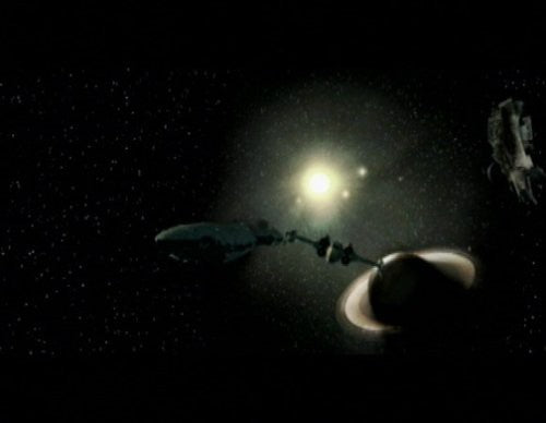 Ein Raumschiff dockt an einem ringförmigen Planeten oder einer Station im tiefen Weltraum an, mit einem hellen Stern.