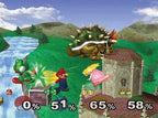 Yoshi, Mario, Peach und Bowser kämpfen auf einer grünen Stage mit Wasserfall und einem Turm.