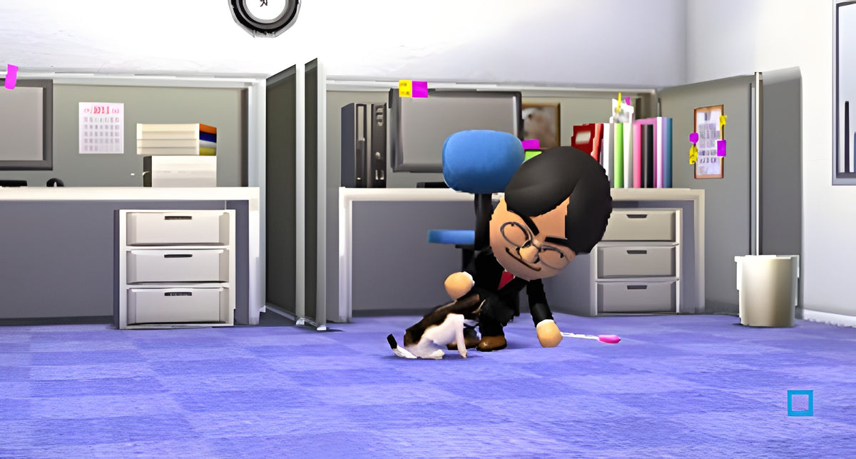 In Tomodachi Life spielt ein Mii-Charakter mit einer kleinen Katze in einem Büro.